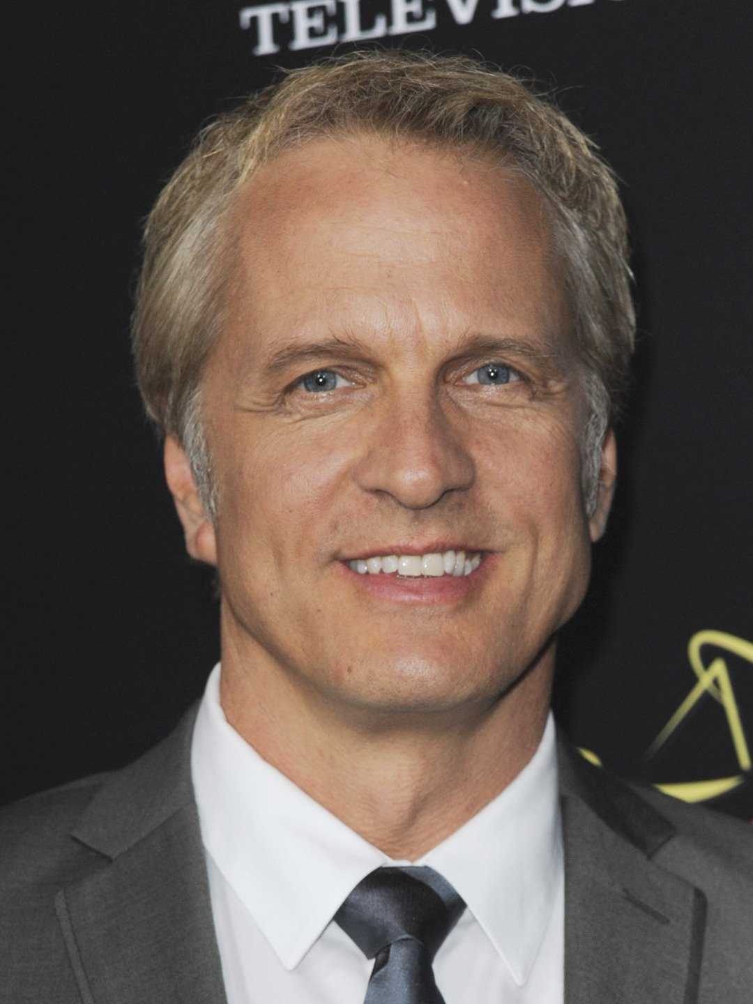 How tall is Patrick Fabian?